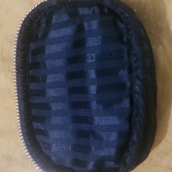 Victoria's Secret Small Clutch Change Purse NWOT  dull pink with Gold Accents - Picture 4 of 7